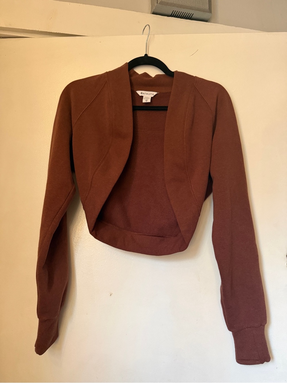 Athleta RETROPLUSH WRAP
CARDIGAN cropped sweatshirt shrug in mahogany heather - Picture 2 of 8